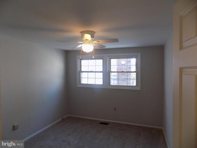 Building Photo - 702 Towne Center Dr