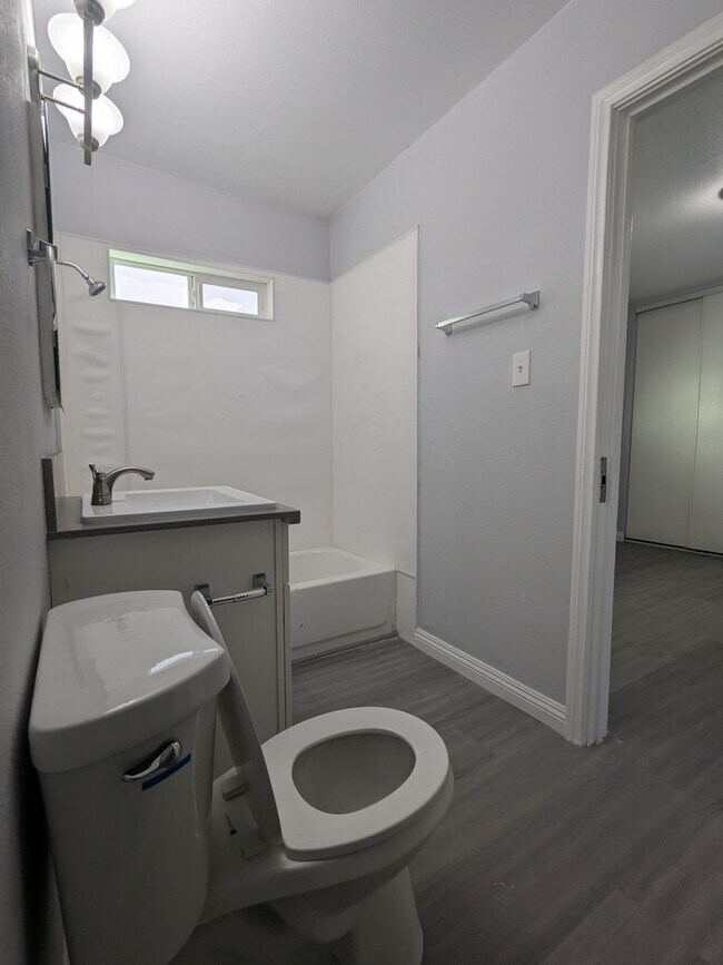 Building Photo - New York Gardens