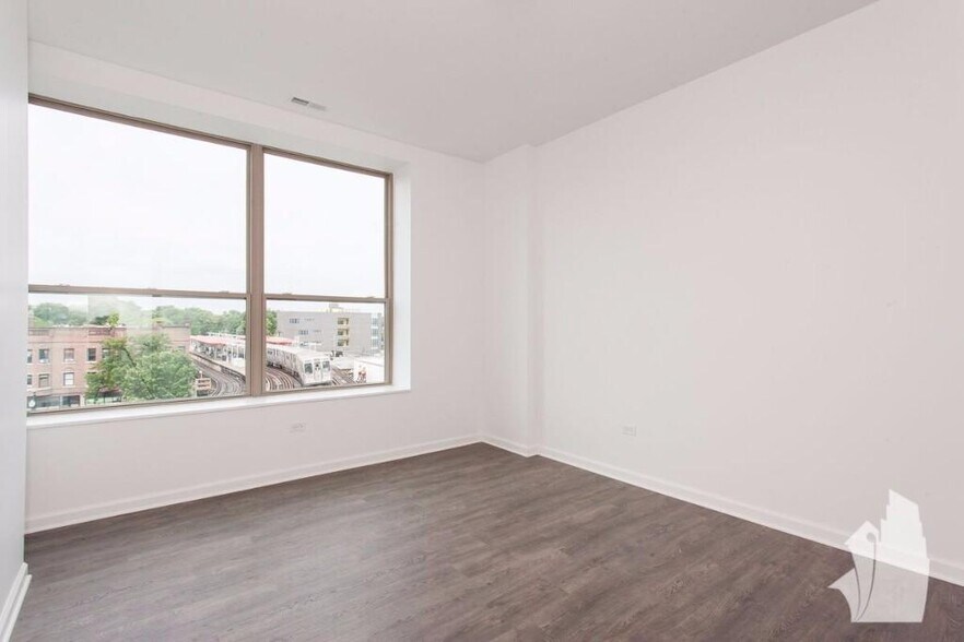 Building Photo - 951 W Dakin St