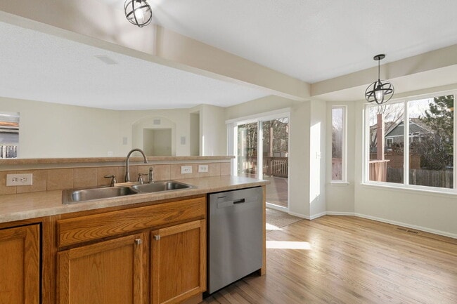 Building Photo - 7875 Montarbor Dr