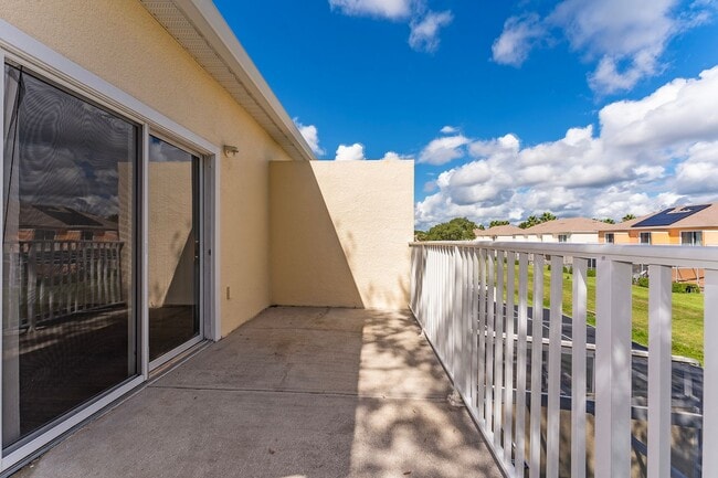 Building Photo - 3-Bedroom, 3-Bath Townhouse in Four Corners of Clermont – Close to Disney