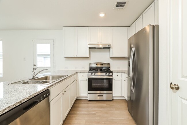 Building Photo - First time rental. Newer build home locate...