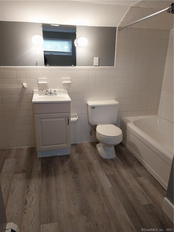 Building Photo - 1762 Meriden Waterbury Tpke