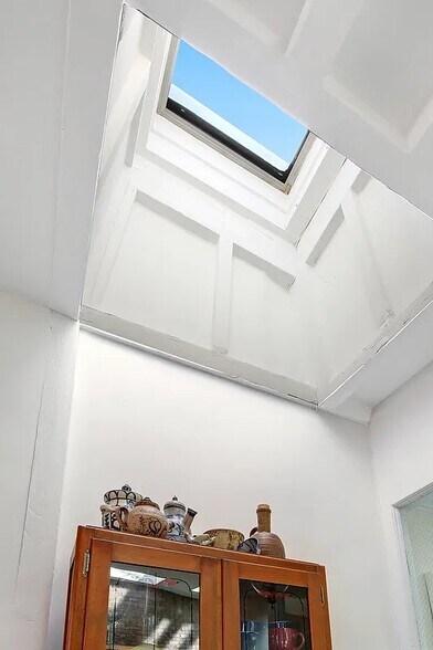 Building Photo - 318 W 14th St