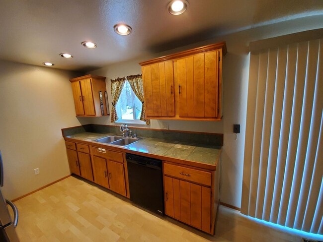Building Photo - 3 Bed, 1.75 bath Home in Port Orchard