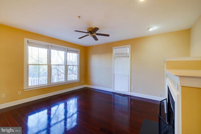 Building Photo - 303 Inspiration Ln