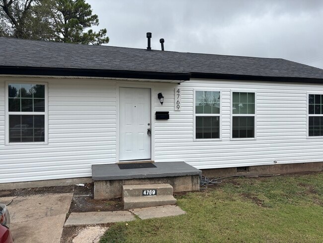 Primary Photo - 4769 SE 27th St