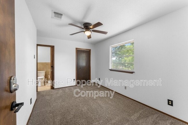 Building Photo - 3614 Versailles Dr