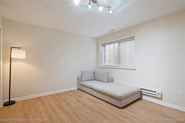 Building Photo - 420 Old Pine Way