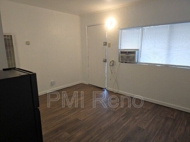 Building Photo - 140 E Victorian Ave