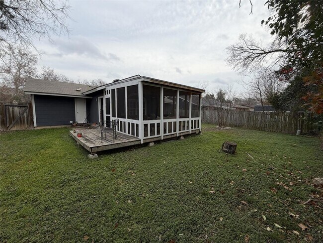 Building Photo - 809 Sussex Dr