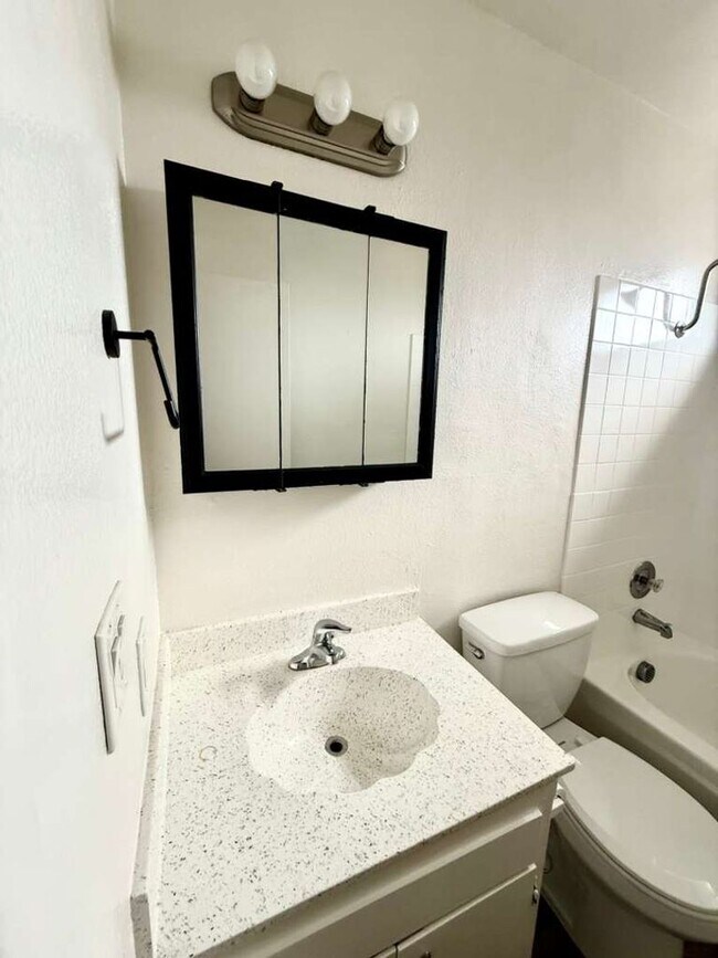 Building Photo - Del Coronado Villas 3