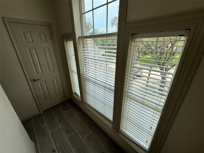Building Photo - 10310 Sable Trail Ln