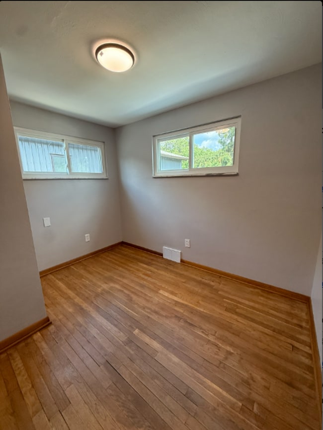 Building Photo - Adorable 3 Bedroom, 2 Bathroom Home with Garage & Off-Street Parking