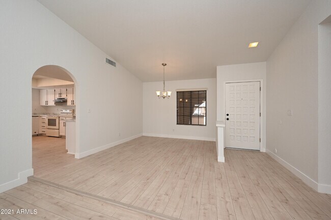 Building Photo - 7301 W Canterbury Dr