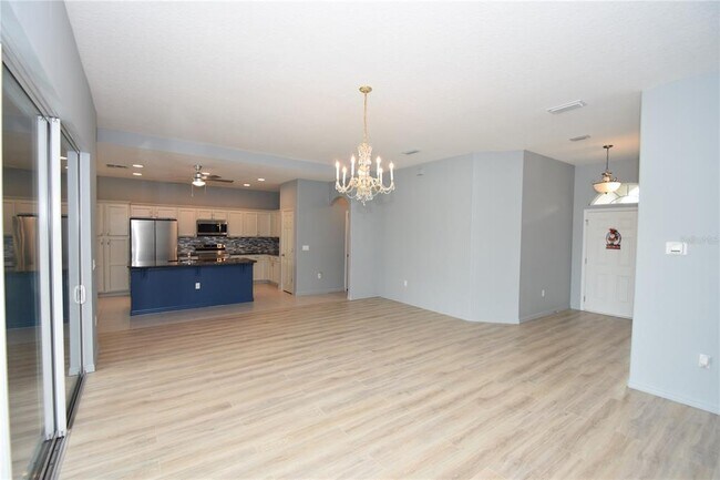 Building Photo - 2 Rae Pl