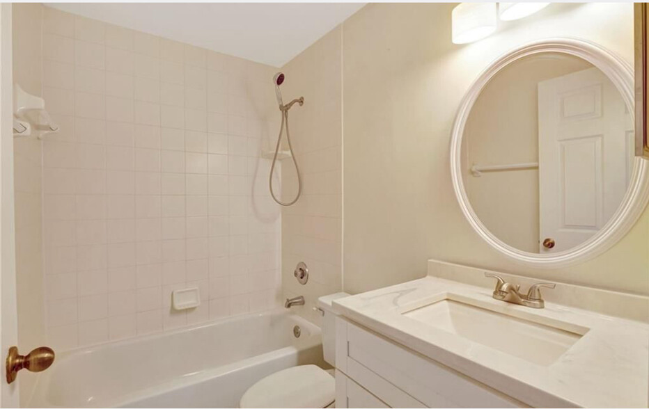 Guest Bathroom - 326 Bradstrom Cir