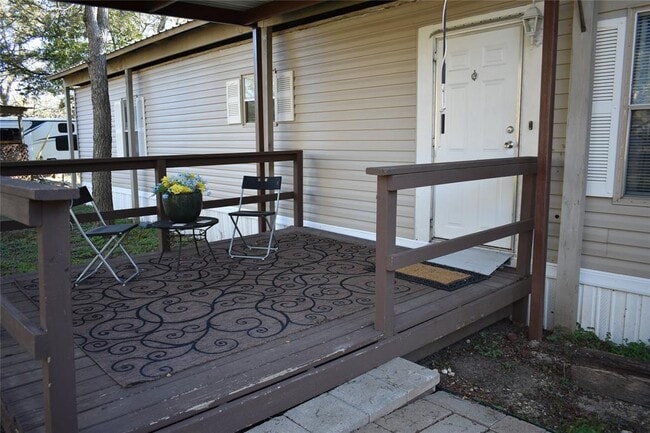 Building Photo - 399 Pope Bend N