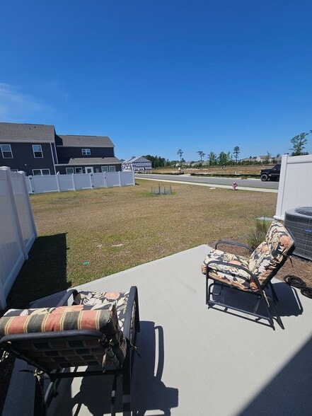 Building Photo - 4215 High Glen Dr