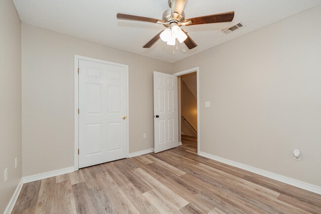Building Photo - 226 Runnymeade Dr