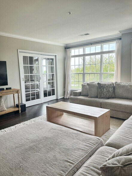 Living space - 22795 Settlers Trail Ter