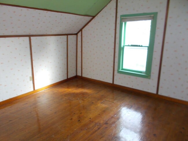 Building Photo - Spacious 1-Bedroom, 1-Bath Unit – 1,000 Sq...