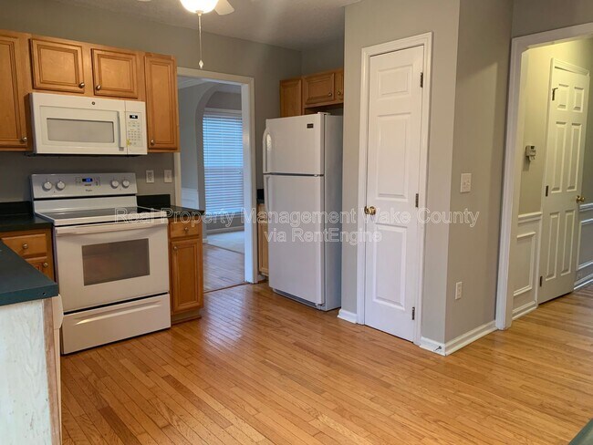 Building Photo - 400 Brierridge Dr