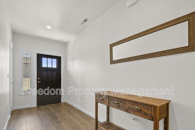 Building Photo - 6218 W los Flores Dr