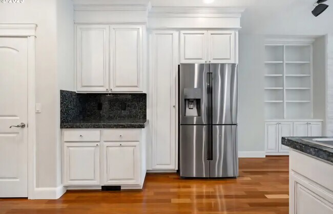 Building Photo - 1292 E Lucas St