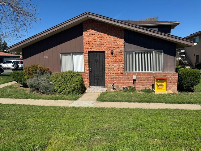 Building Photo - $250.00 1st Month's Rent! Utilities Included!