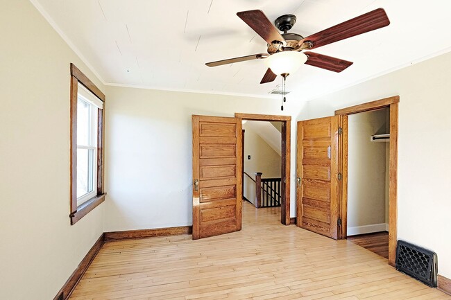 Building Photo - Beautiful Country Home With Picturesque Views