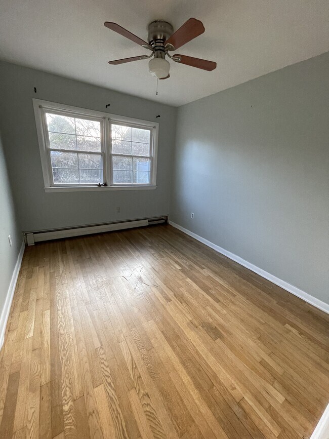 Building Photo - 1002 Sherwood Cir