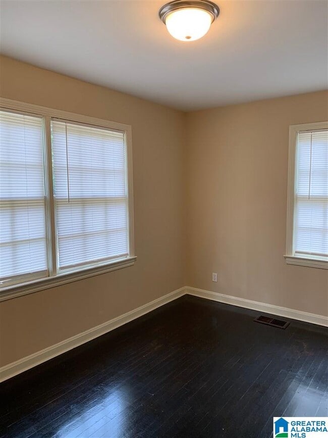 Building Photo - 8132 10th Ave S