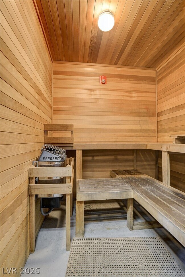 Building Photo - 7701 W Robindale Rd