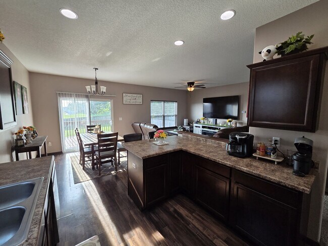 Building Photo - 4121 Mockingbird Ln