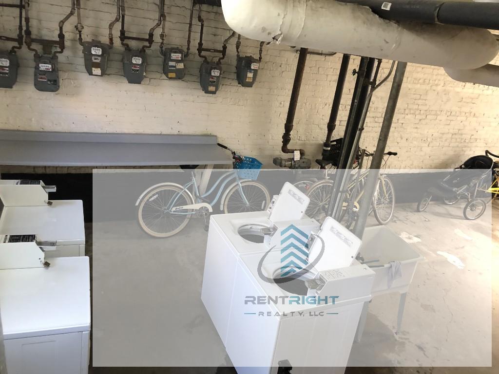 Building Photo - 4645 N Elston Ave