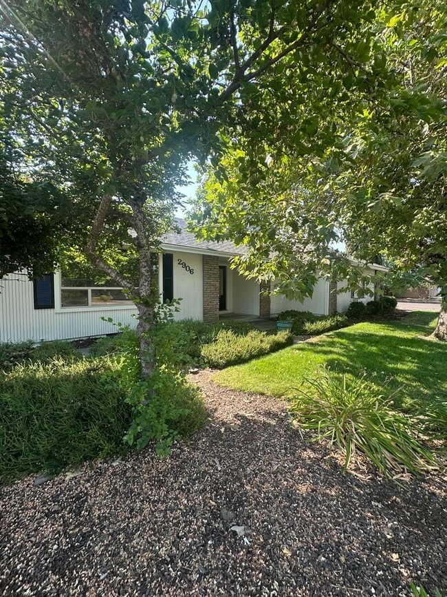 Primary Photo - Corner Lot, RV Parking in North Medford!!