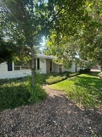 Building Photo - Corner Lot, RV Parking in North Medford!!