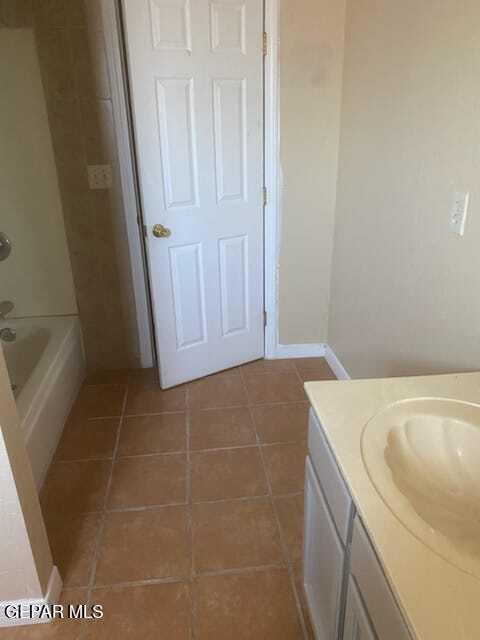 Building Photo - 14633 Valentin Dr