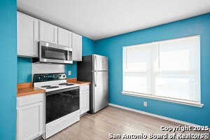 Building Photo - 5827 Sun Bay