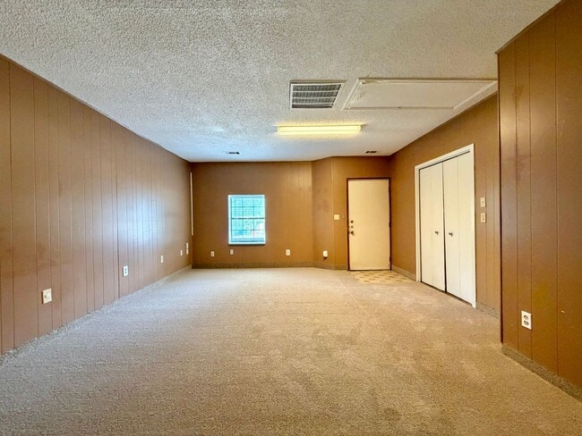 Building Photo - 2110 Warfield Way