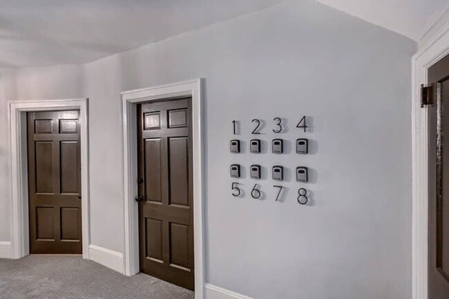 Building Photo - 518 Lamar Ave