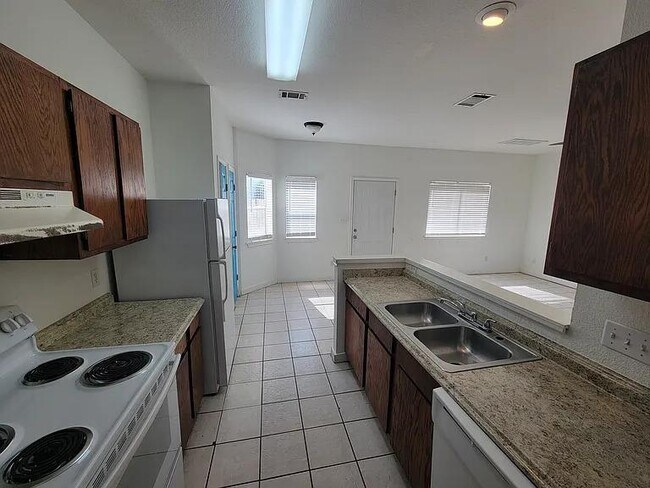 Building Photo - 812 Sagewood Trail