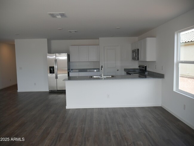 Building Photo - 1397 E Peggy Dr