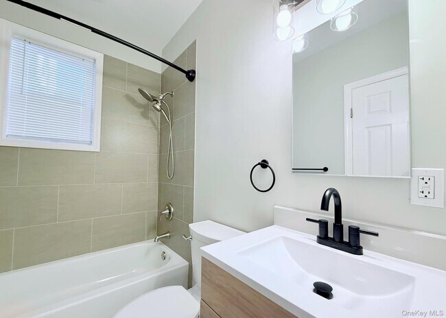 Building Photo - 621 2nd St