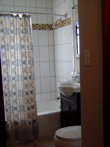 Main Bath Full - 3250 N 88th St