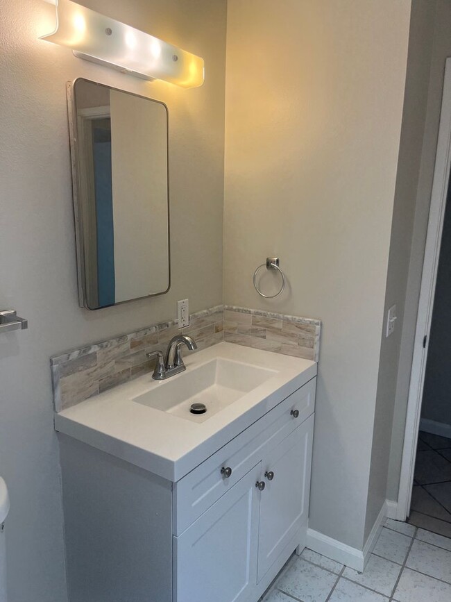 Building Photo - Gorgeous 2Bedroom/2Bath Townhome in Escondido