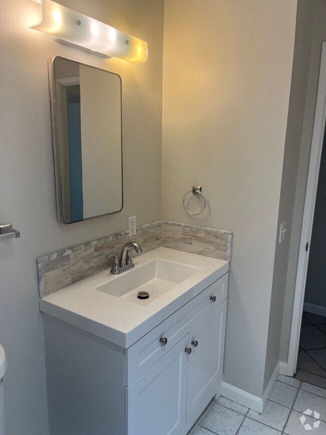 Building Photo - Gorgeous 2Bedroom/2Bath Townhome in Escondido