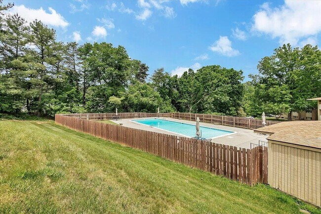 Building Photo - 5260 Crossbow Cir