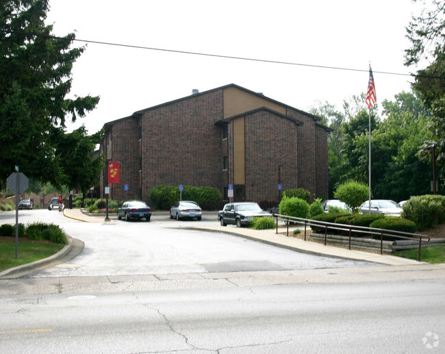 Primary Photo - Oakridge Village Apartments